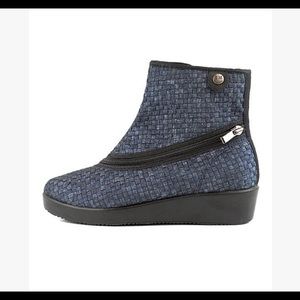 Bernie Mev Size 39 Denim chunk wedge heel booties